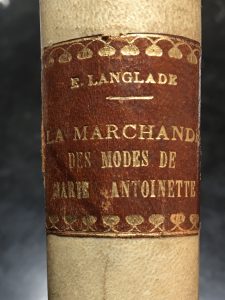 Rückenschild: La Marchande de Modes de Marie Antoinette, von Émile Langlade