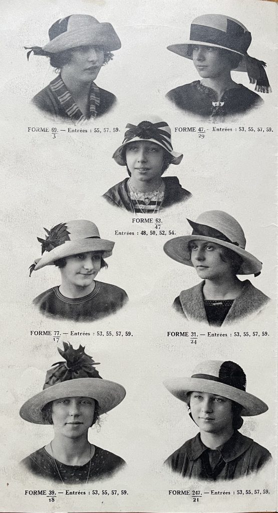 Hutmodelle (1) aus einem Prospekt: Chapeaux Spéciaux, Fabriqués dans nos Ateliers pour Uniformes et Pensions, Eté 1922
